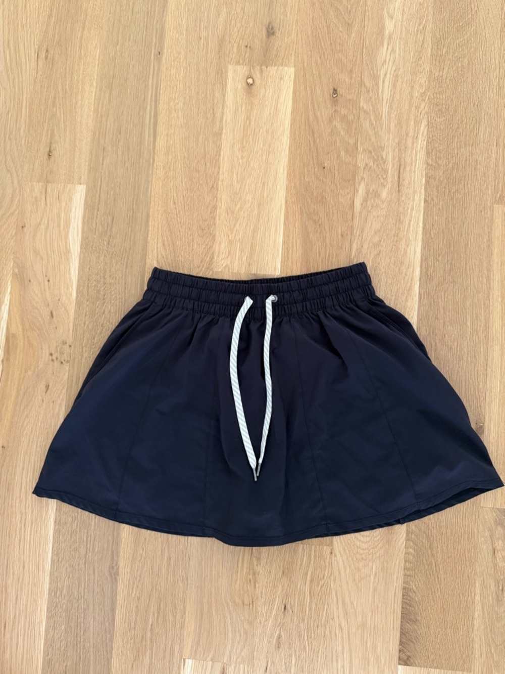Vuori Black Skirt with White Drawstring